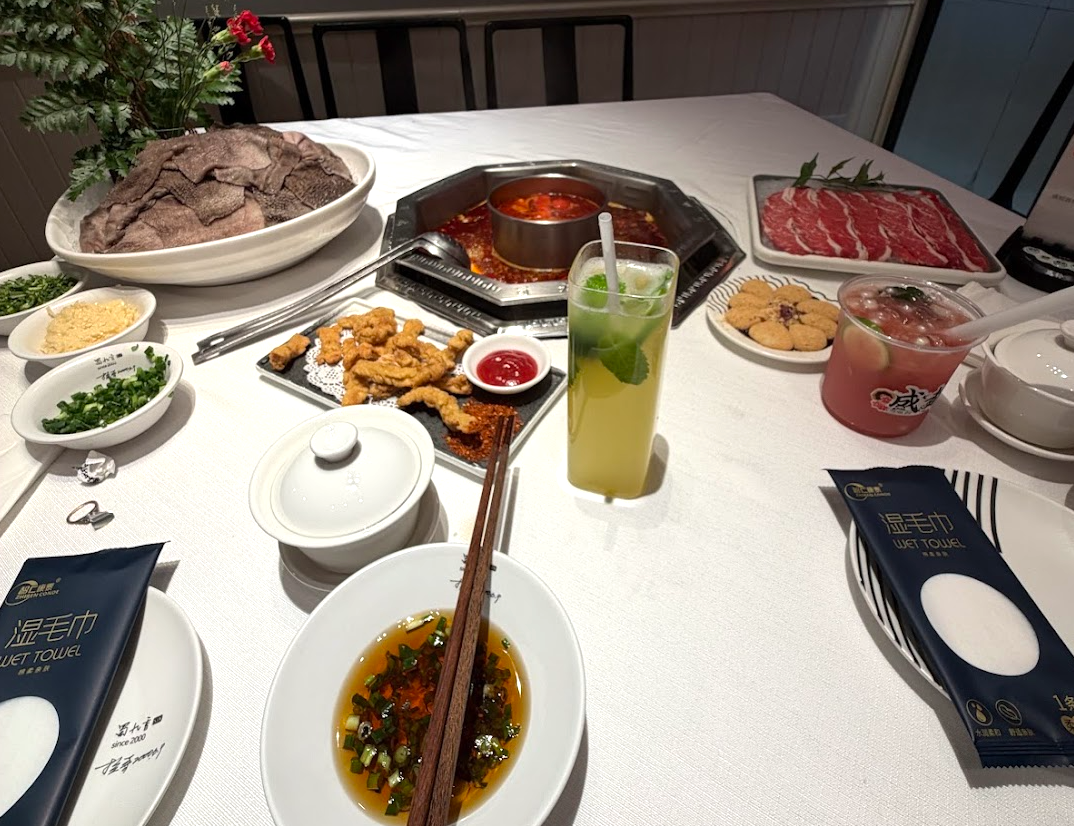 Sichuan Hot Pot in Chengdu — Pansen, Rindfleisch, Brühe