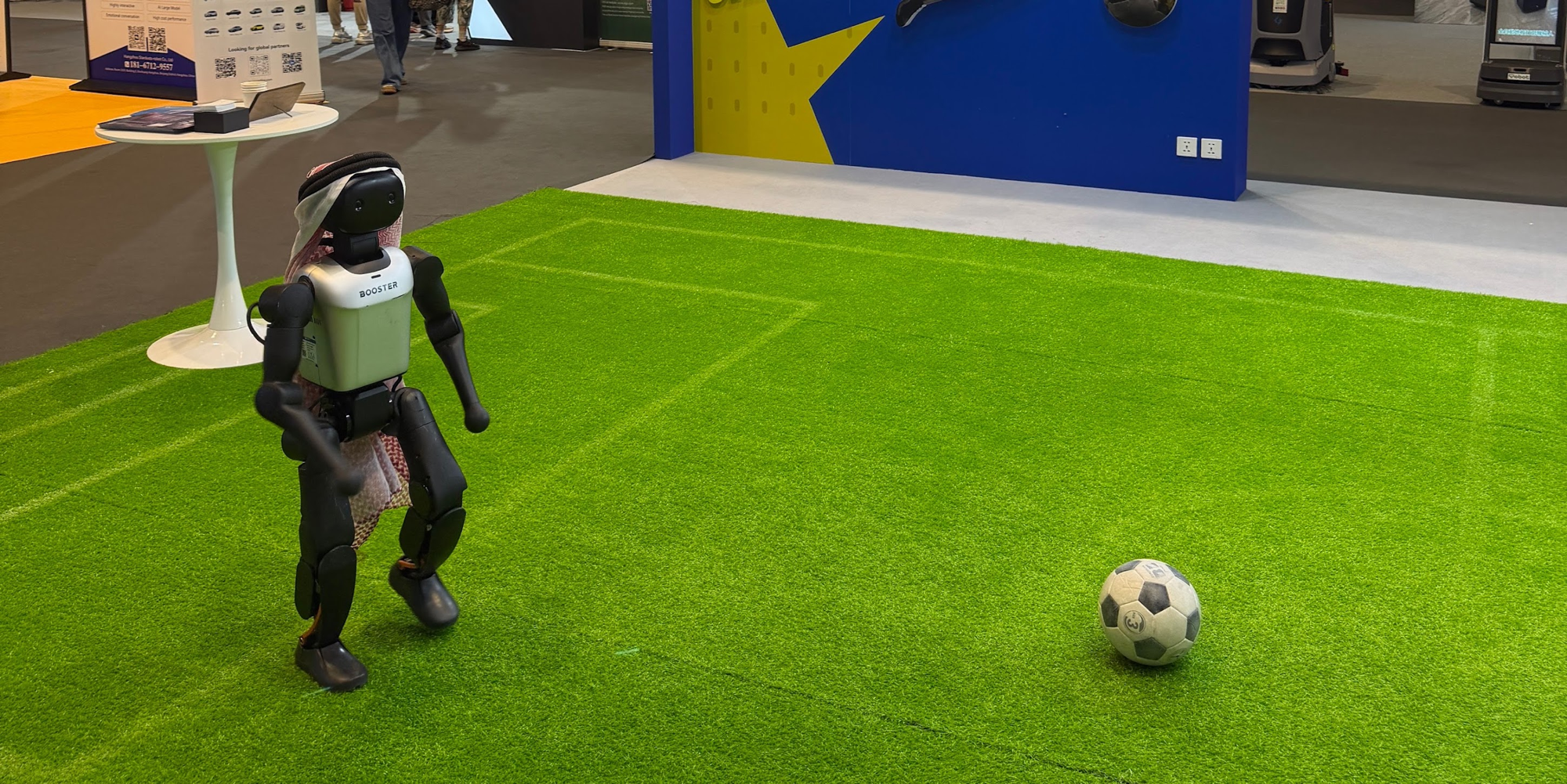 Fußballroboter auf der LEAP EAST Convention