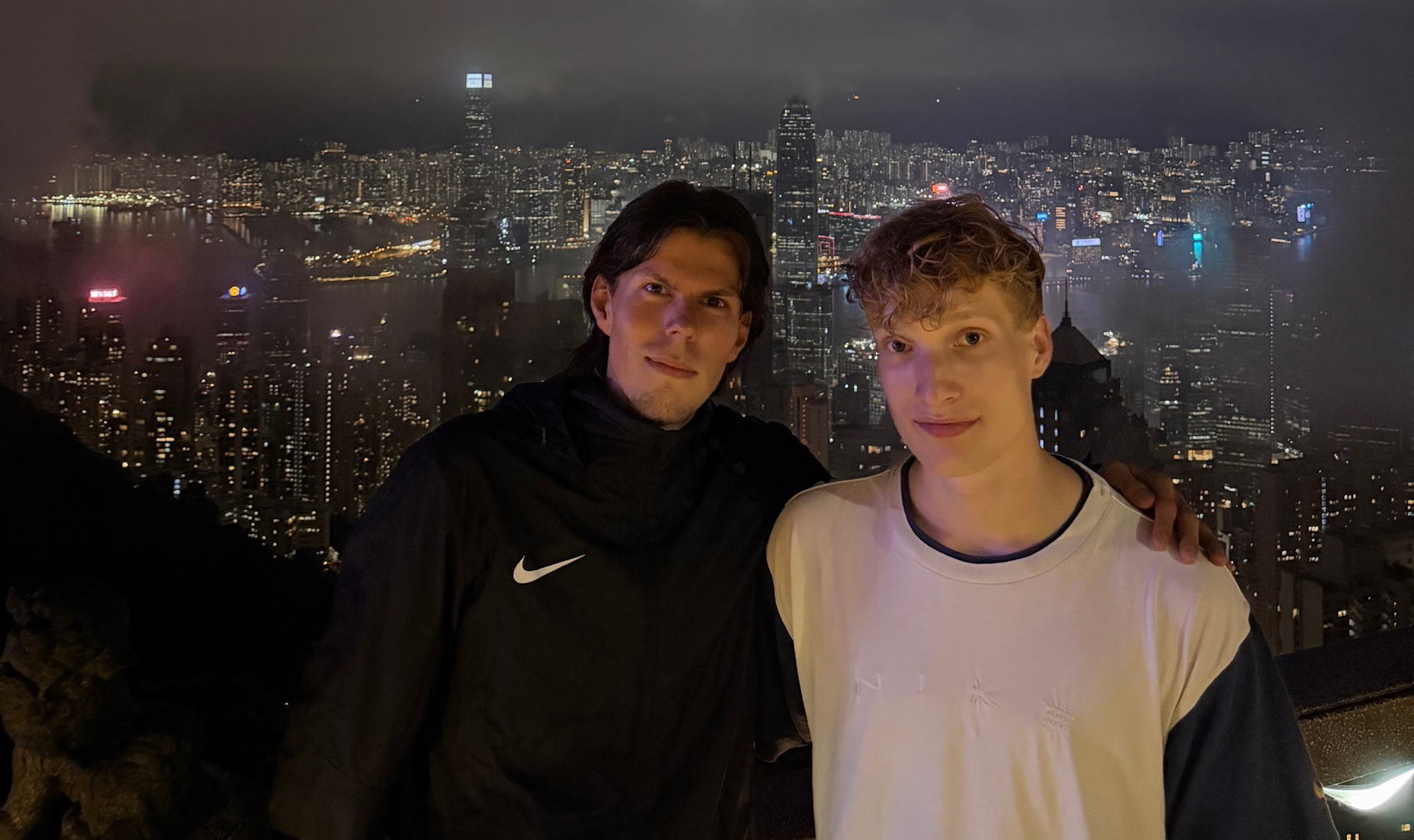 Victoria Peak bei Nacht