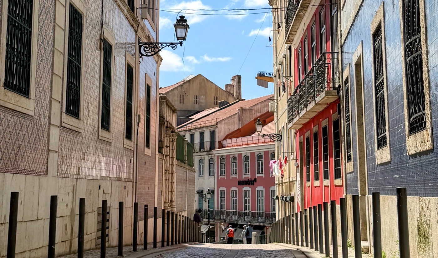 Gassen unterhalb des Castelo de São Jorge — Lissabon