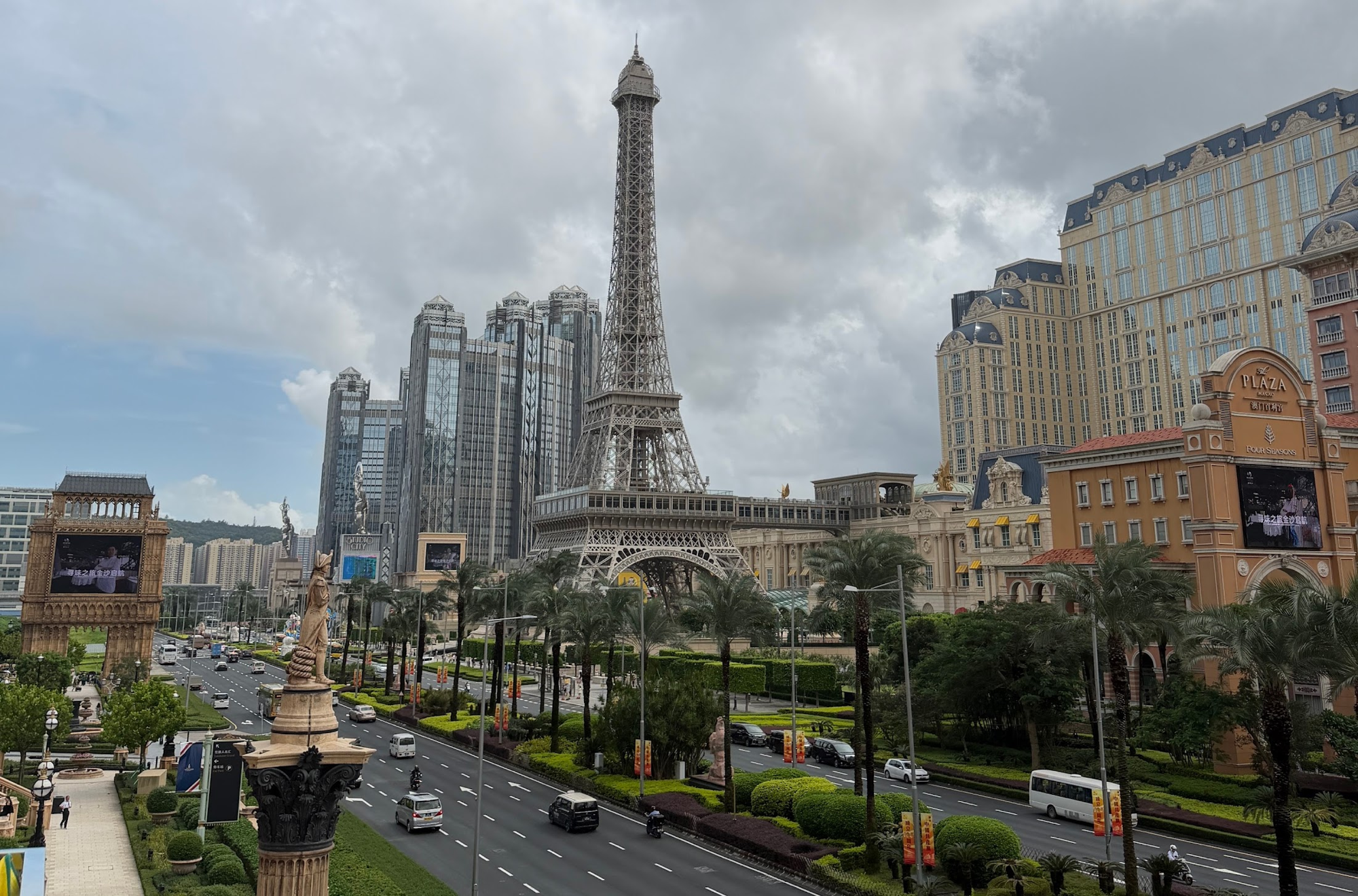 Der halbe Eiffelturm am Parisian Macau