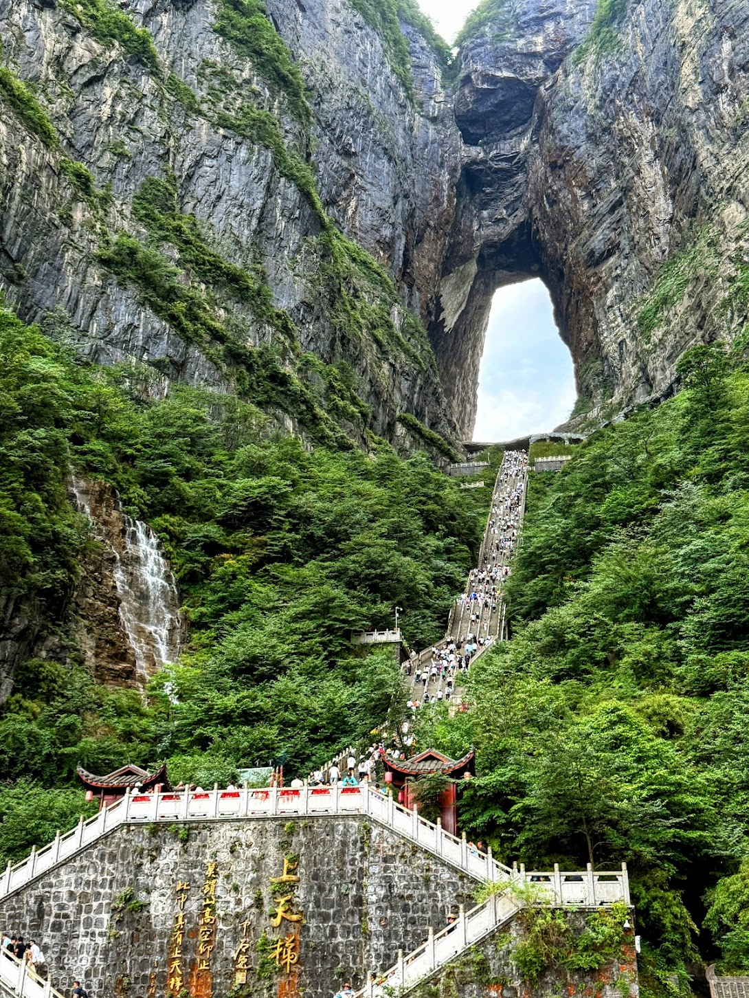 999 Stufen zur Heaven's Gate Höhle auf dem Tianmen Mountain